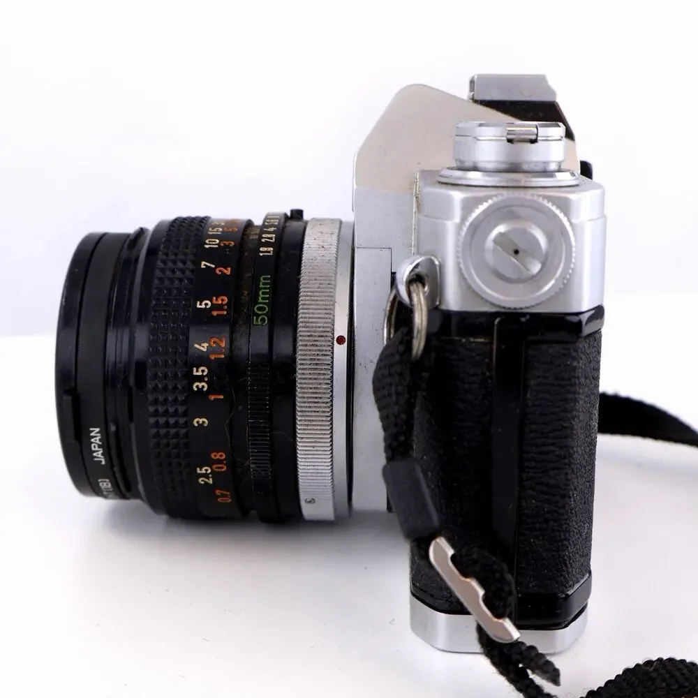 Canon FTb QL 35mm SLR Film Camera w Canon FD 50mm f/1.8 Lens Vintage Japan